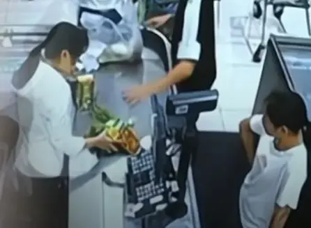 แม่ถามคําเดียวชนะ! เด็กดื่มก่อนจ่าย พนง.จะปรับ 10 เท่า