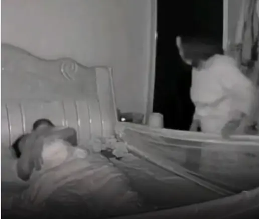 แม่สามีแอบเข้าห้องลูกสะใภ้ การกระทำของเธอทำเอาลูกสะใภ้ถึงกับทรุดลงด้วยความตกใจ