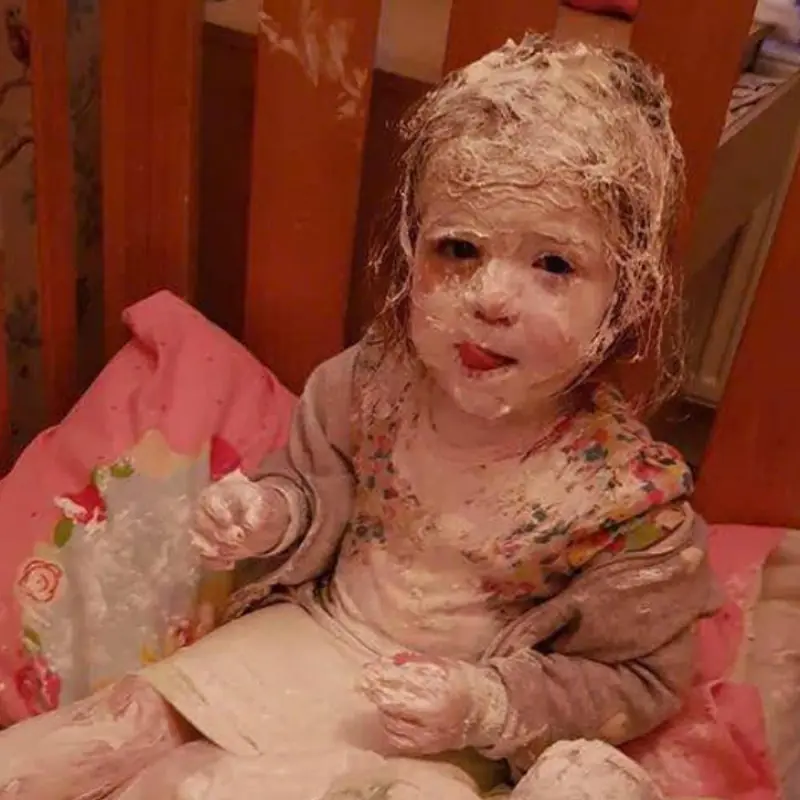 เด็กหญิงวัย 3 ขวบทำกล่องนมราคาแพงพัง แม่สามีเหน็บแนม “นิสัยไม่ดีเพราะย่าไม่ได้สั่งสอน!” ค