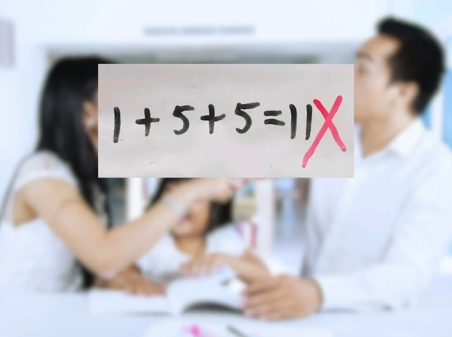 โจทย์เลขประถมสุดท้าทาย! เด็กตอบ 1+5+5=11 แต่ครูให้ผิด เฉลยจริงทำพ่อยังอึ้ง