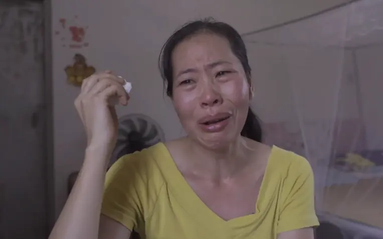 ลูกสาวฉันกลับมาจากโรงเรียน และเล่าว่ามีเพื่อนหน้าตาเหมือนเธอ… วันที่ฉันอุ้มลูกเร็วผิดป