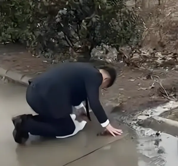 แม่เลี้ยงเสียชีวิต ฉันถูกทนายเรียกไปเปิดพินัยกรรม ข้อความข้างในทำให้ฉันตกตะลึงจนพูดไม่