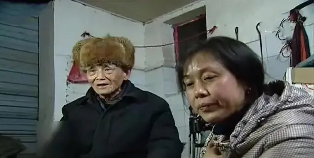 พี่แม่บ้านขอลาออกกะทันหัน ก่อนจากไปเธอพูดเพียงว่า: “คุณควรระวังพ่อสามีไว้หน่อยนะ”