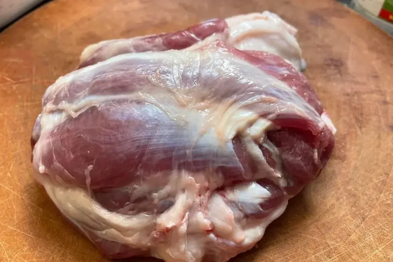 แยกแยะหมูปลอดสารกับหมูเร่งโตไม่ใช่เรื่องยาก แค่สังเกต 3 จุดสำคัญ แม้คนที่ไม่ค่อยไปตลาดก็