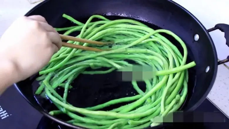 เก็บถั่วฝักยาวอย่ารีบแช่ตู้เย็น ทำแบบนี้ซื้อทีเดียว 10 กิโล เก็บได้นาน