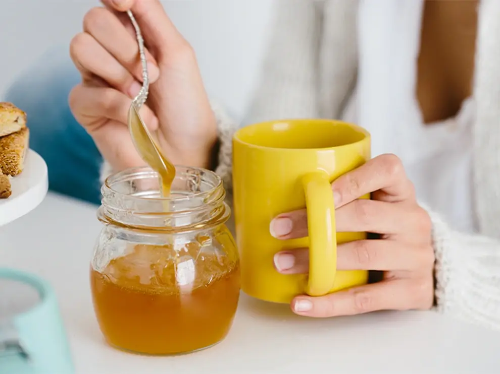 ดื่มน้ำอุ่นผสมน้ำผึ้งทุกวัน คุณจะพบกับการเปลี่ยนแปลงที่น่าประหลาดใจ 6 อย่าง