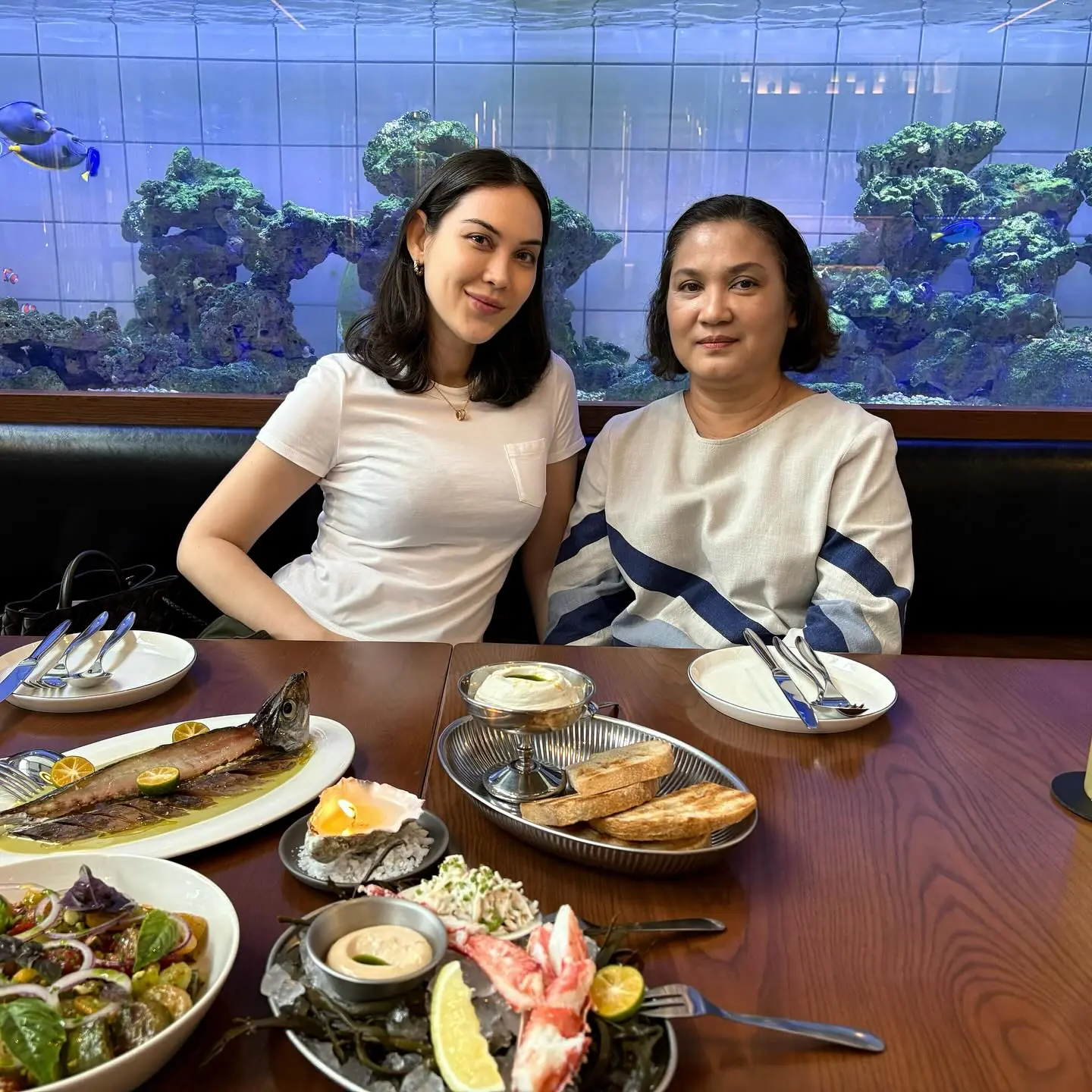 "แมท ภีรนีย์" ขออภัยที่อวดรวย คุณยายเตรียมทองไว้รับขวัญหลาน ซูมดูถึงกับฮา