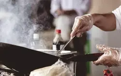 คนหนึ่งทำอาหาร แต่ทั้งบ้านเสี่.ยงเป็นม.ะ.เ.ร็.ง? 5 พฤติกรรมในห้องครัวที่เ.ป็.น.พิ.ษต่อสุข.ภาพ ข