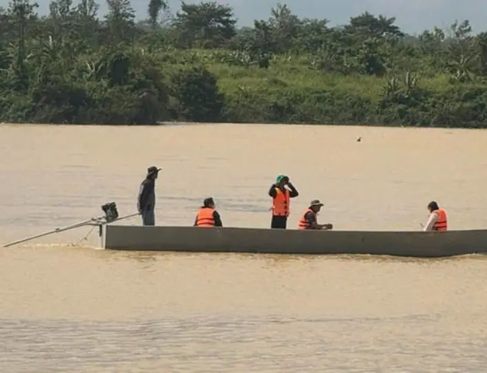 พ่อเฝ้านั่งอยู่ริมแม่น้ำรอลูกสาว จุดจบหลังหายไปนานกว่าหนึ่งสัปดาห์ทำให้สังคมนิ่งงัน
