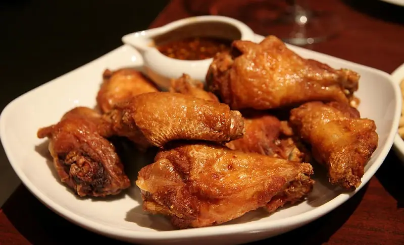 การรับประทานไก่ผิดวิธีอาจเปลี่ยนสารอาหารให้กลายเป็นสารพิษที่เป็นอันตรายต่อสุขภาพได้