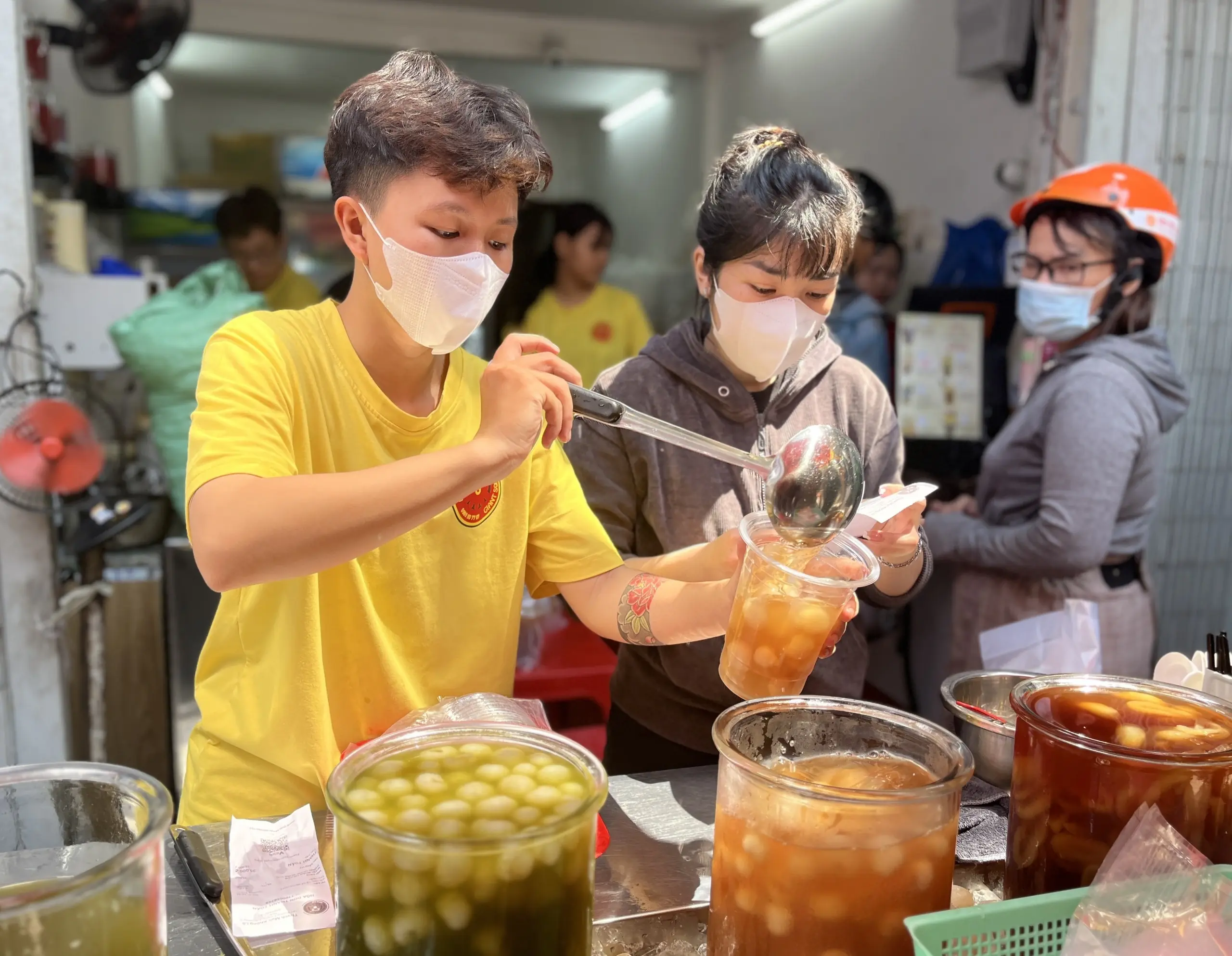 5 พฤติกรรมการดื่มน้ำที่ทำร้ายตับและไตของคุณ หยุดเดี๋ยวนี้ก่อนจะสายเกินไป