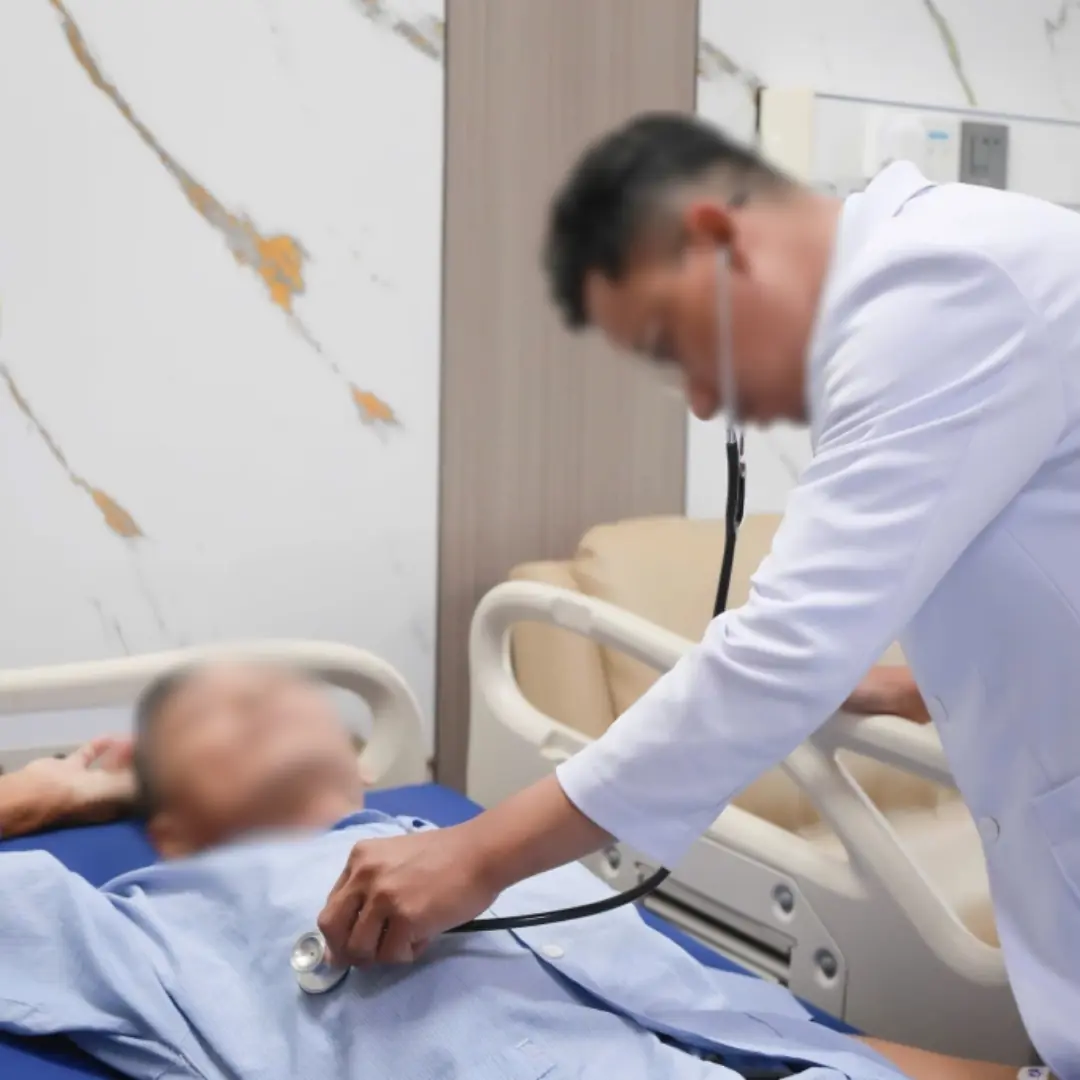 ใช้ชีวิตร่วมกับสิ่งแปลกปลอมสองชิ้นในร่างกายนานถึง 10 ปี โดยไม่รู้ตัวเลย