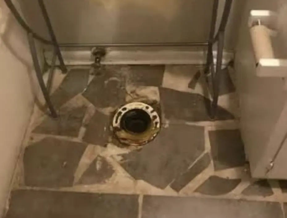 เลิกรากันแล้ว สาวถูกแฟนเก่าแก้แค้นในวิธีที่คาดไม่ถึง ถึงกับช็อกหนักเมื่อเข้าไปในห้องน้