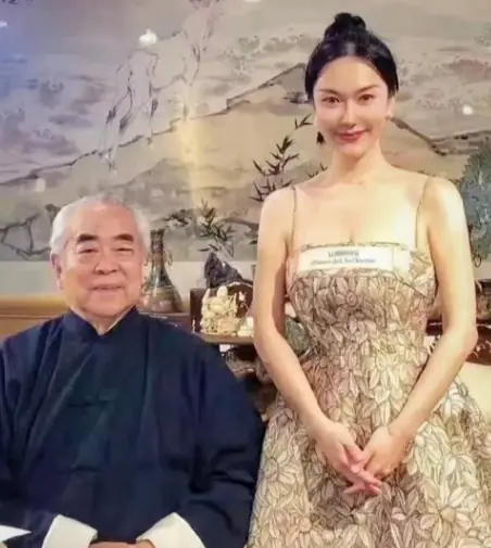 ศิลปินอาวุโสจีนชื่อดัง วัย 87 ประกาศข่าวดี มีลูกชาย กับภรรยาวัย 37 - ตัดขาดลูกคนอื่นทันที