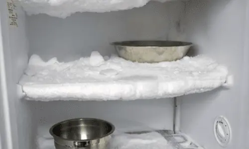 ตู้เย็นเกิดน้ำแข็งเกาะ เปลืองไฟเพิ่ม 10–30% แล้วจะแก้ไขอย่างไรดี?