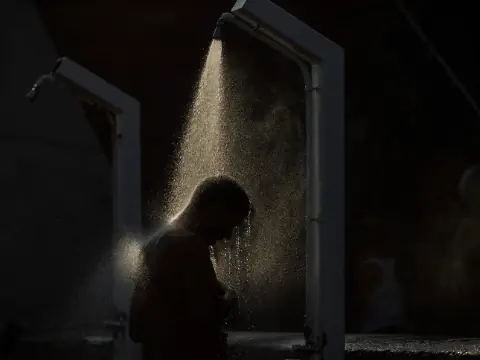 แพทย์คอนเฟิร์ม "ปิดไฟอาบน้ำ" ช่วยรีเซ็ตระบบประสาท แก้ปัญหานอนไม่หลับได้จริง!