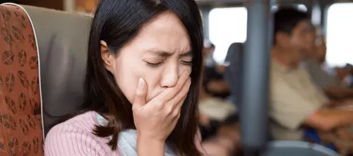 “บอกลาความทรมานจากอาการเมารถ”: เคล็ดลับง่ายๆ ที่ช่วยให้คุณเพลิดเพลินกับการเดินทางได้อย่