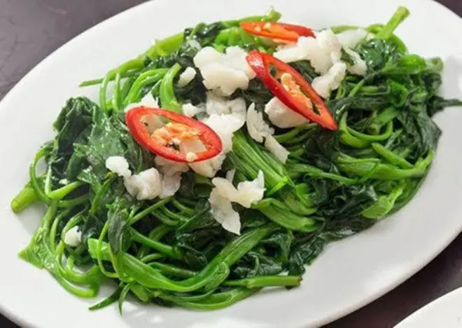 ไม่อยากให้ผักบุ้งดำ ต้องรู้! 5 ข้อห้าม–เคล็ดลับตอนผัด