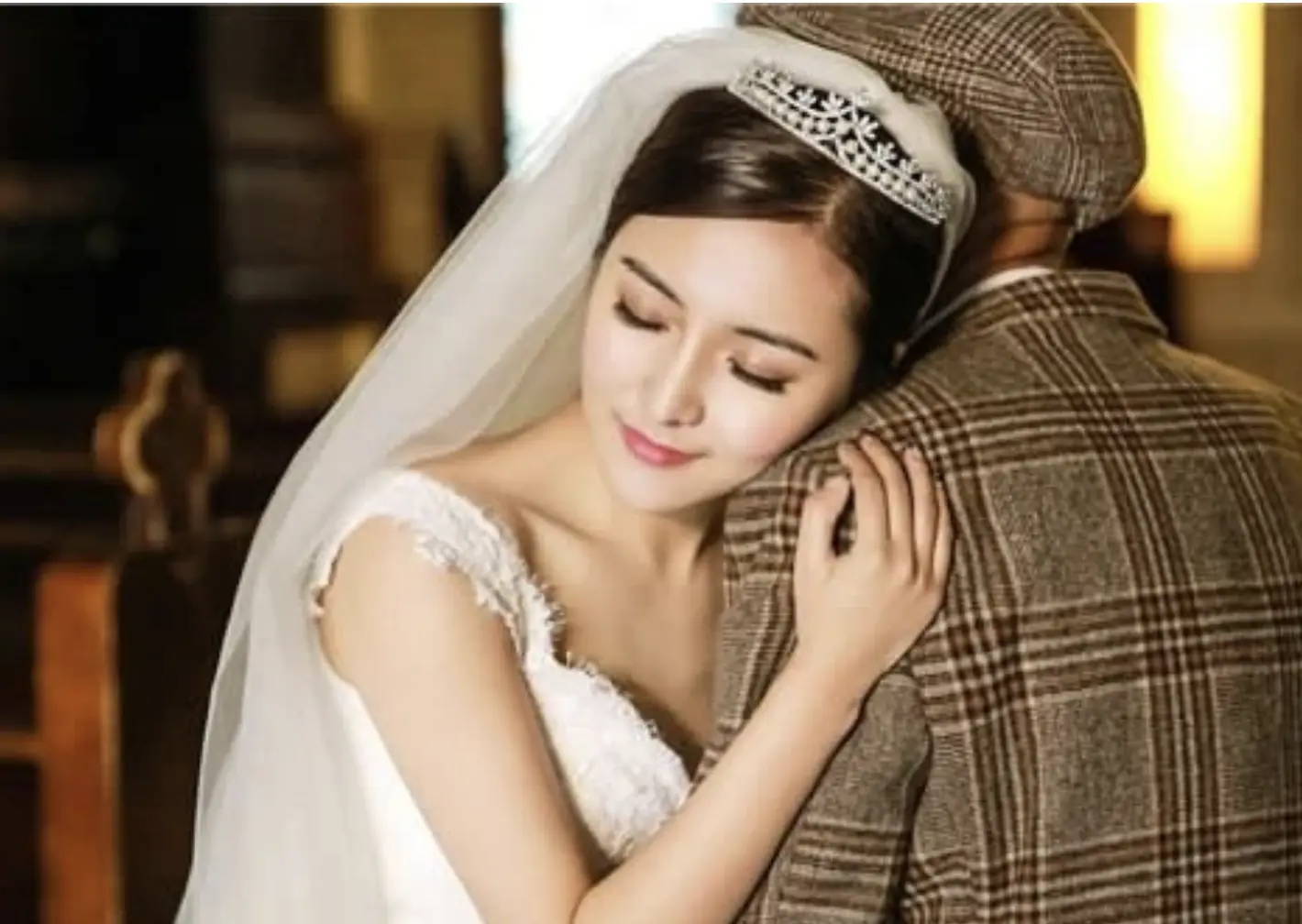 ความจริงเบื้องหลังภาพถ่ายพรีเวดดิ้งของหญิงสาววัย 25 ปี กับชายชราวัย 87 ปีในประเทศจีน