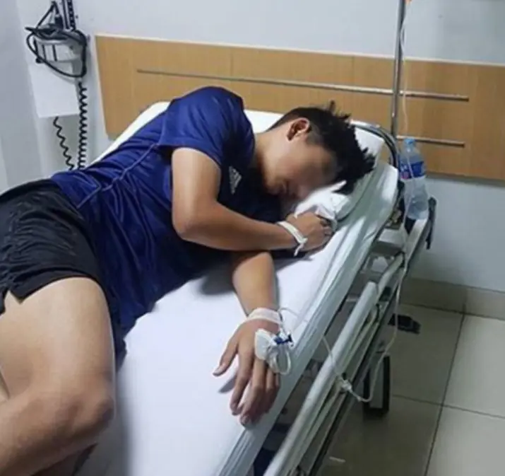 หนุ่มวัยรุ่นป่วยเบาหวาน ไ.ตวายเฉียบพลัน โพแทสเซียมในเ.ลื.อ.ดพุ่ง เหตุจากการดื่มน้ำแบบนี้ แ