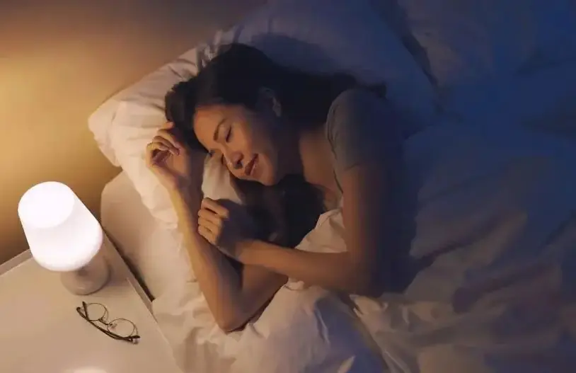 หัวถึงหมอนปุ๊บหลับปั๊บ ใช่ว่าจะดีเสมอไป! หม.อเตื.อนอาจเป็นสัญญ.าณอันต.ราย