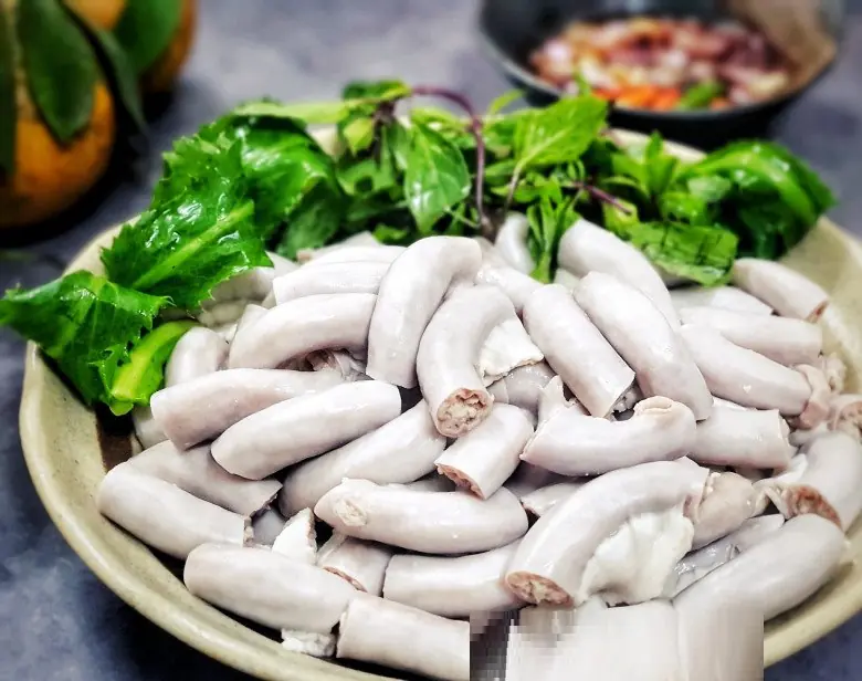 ต้มไส้หมูใช้น้ำเปล่าอย่างเดียวถือว่ายังไม่ถูกต้อง: ต้องเติมสิ่งนี้ลงไป ไส้จะขาวใส กรอบเ