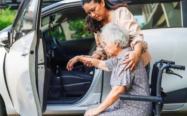 พ่อเสียชีวิต สามีภรรยาของฉันดูแลแม่สามีตลอด 3 ปี แต่กลับไม่ได้รับเงินแม้แต่บาทเดียวตอนที