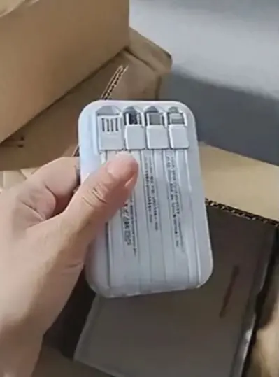 ได้รับพัสดุ 3 กล่องที่ภายในเป็นพาวเวอร์แบงก์ ทั้งที่ไม่ได้สั่งซื้อ ผู้หญิงคนหนึ่งจึงรีบแ