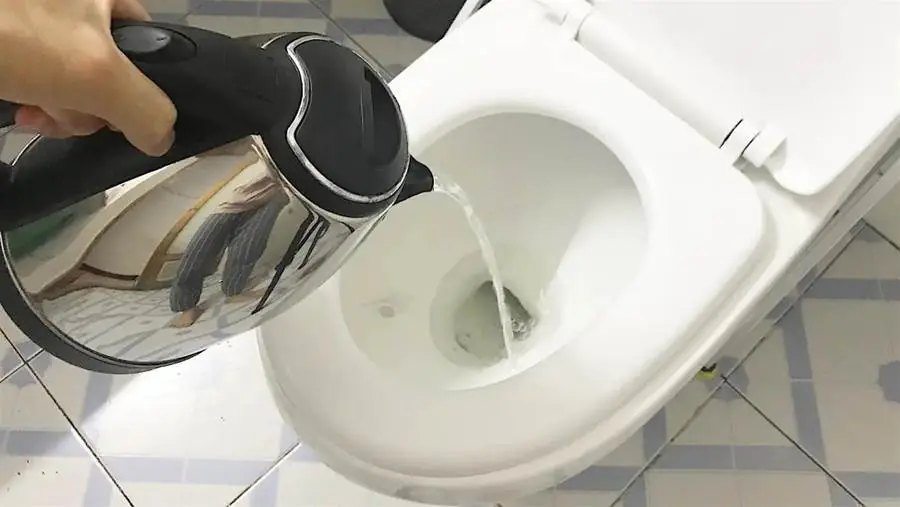 เช็กอินโรงแรมแล้ว ควรต้มน้ำร้อนเทลงในโถส้วมทันที: ที่แท้ก็เพราะเหตุผลนี้