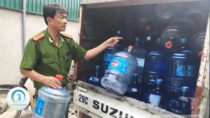 สะพรึง! เปิดโปงกระบวนการผลิตน้ำดื่มถัง-ขวดสุดสกปรก ปนเปื้อนเชื้อโรค เสี่ยงทำร้ายผู้บริโภ