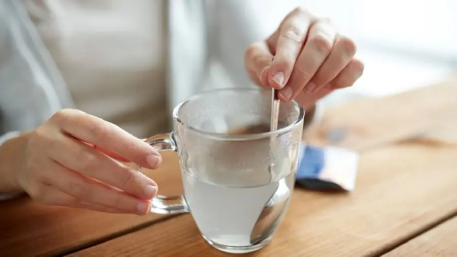 การเริ่มต้นวันใหม่ด้วยน้ำเก.ลืออุ่.นเป็นกิจวัตรที่ผู้เชี่ย.วชาญหลายคนแนะนำ