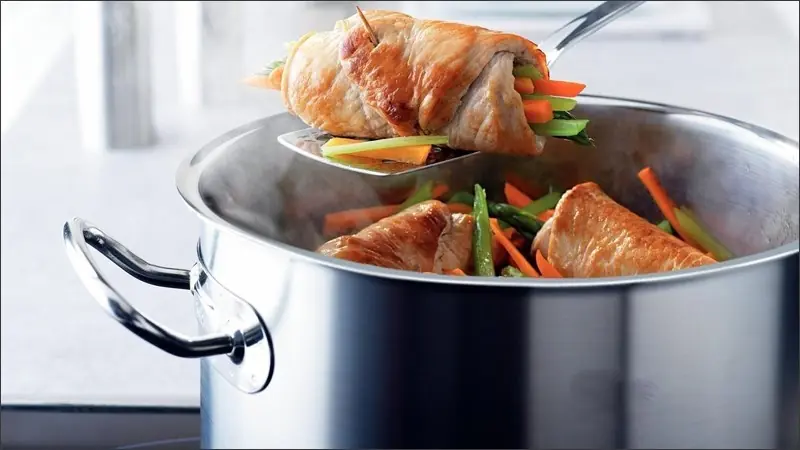 พฤติกรรมในครัวที่หลายคนเคยทำ อาจกลายเป็น “ความเสี่.ยงต่อสุข.ภาพ” โดยไม่รู้ตัว