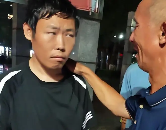 สอบเข้ามหาวิทยาลัยไม่ผ่านแล้วหาย.ตัวไ.ป 8 ปี วันกลับมาเจอพ่ออีกครั้ง ชายหนุ่มตะโกนลั่น: “ผม