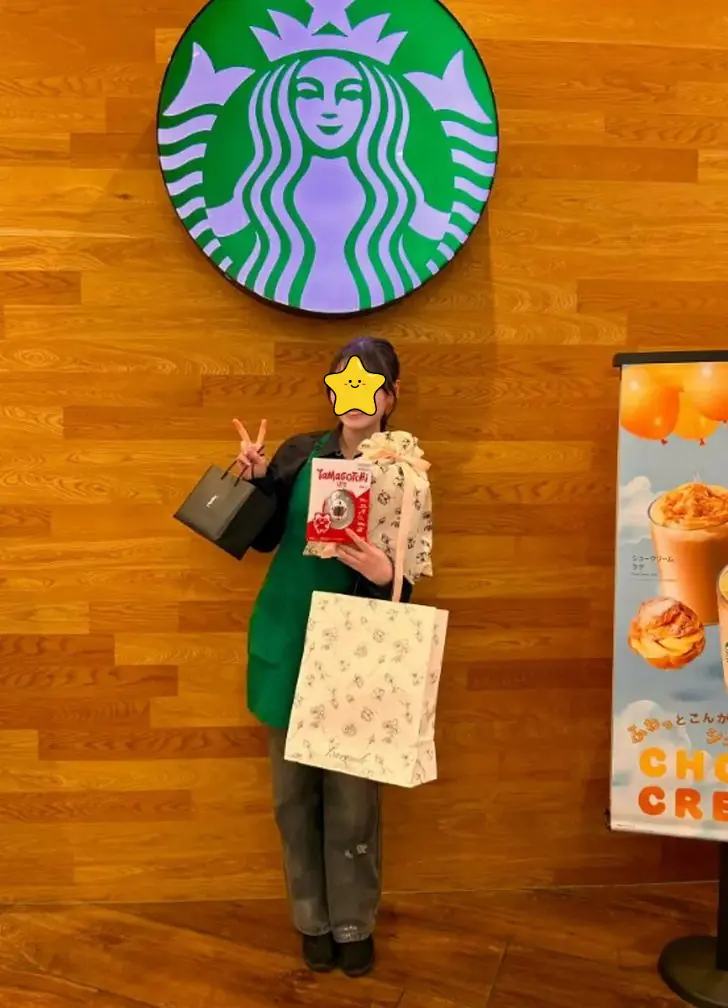 เกิดอะไรขึ้น? "พนักงานสตาร์บัคส์ที่สวยที่สุด" ประกาศ "จบการศึกษา" จุดดราม่าสนั่น วิวพุ่ง 50 ล้