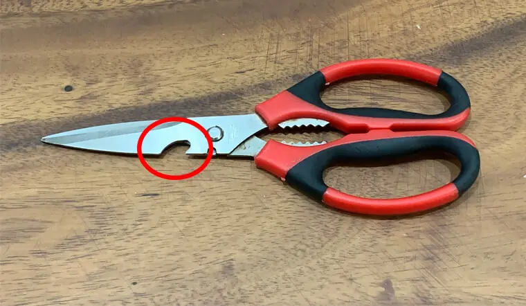 รอยบากบนกรรไกรไม่ใช่แค่ดีไซน์! เผย 4 ประโยชน์ลับที่ช่วยให้งานครัวง่ายขึ้น 10 เท่า