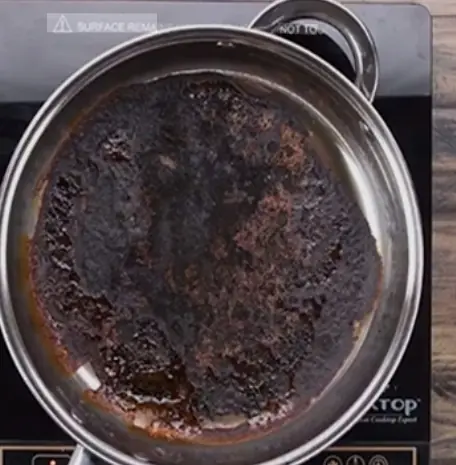 อย่าเพิ่งทิ้ง! เคล็ดลับกู้ชีพหม้อและกระทะไหม้เกรียมให้สะอาดใสในพริบตา