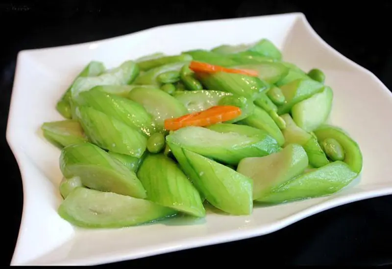 ซื้อมะระจีนควรเลือกเปลือกสีเขียวเข้มหรืออ่อนถึงจะอร่อย? สามีแนะนำวิธีเลือกที่ถูกต้อง รั