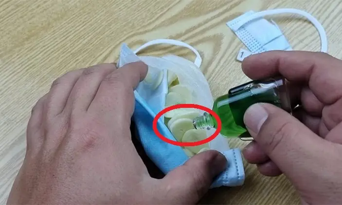 เทน้ำมันยาหม่องลงบนกระเทียมดูเหมือนเรื่องแปลก แต่กลับมีประโยชน์มาก ไม่ใช่ทุกคนที่รู้