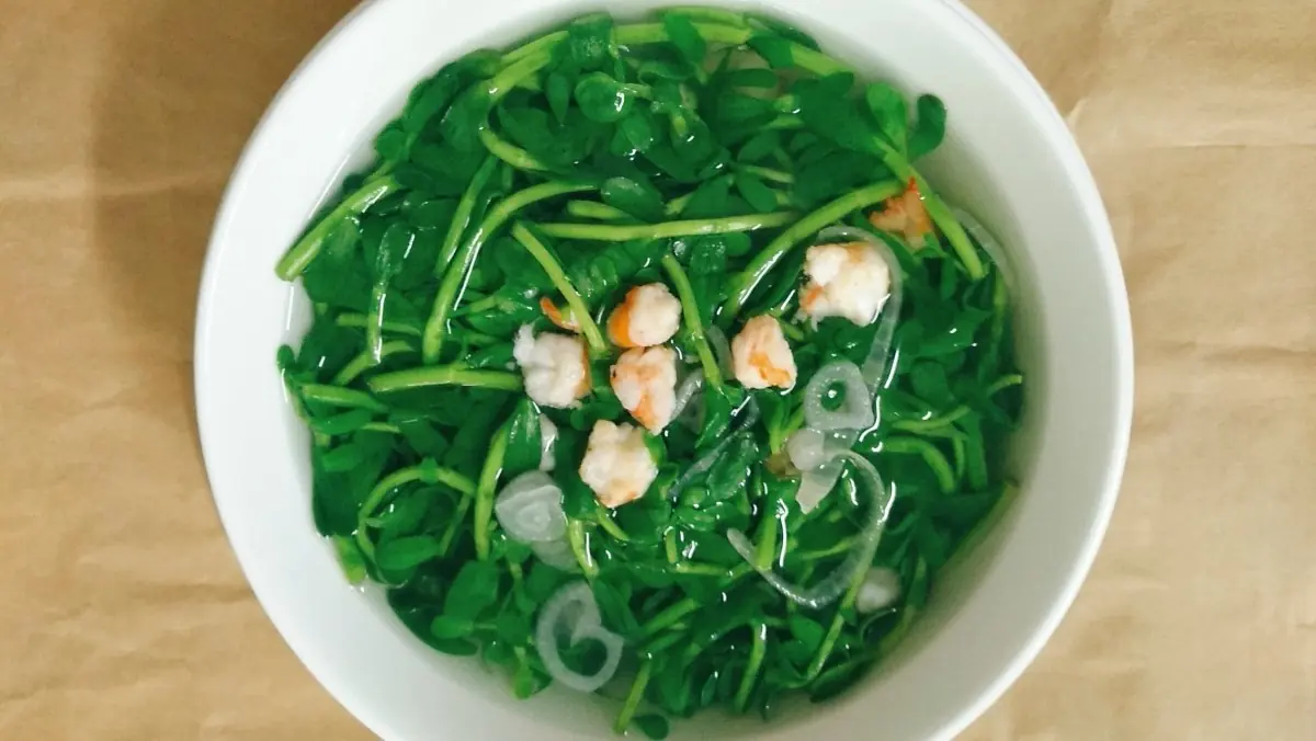 ต้นนี้คนชอบเข้าใจผิดว่าเป็นวัชพืช บ้านเรา เอาไปให้หมูกิน แต่จริง ๆ แล้วเป็นผักมีค่า เอามา