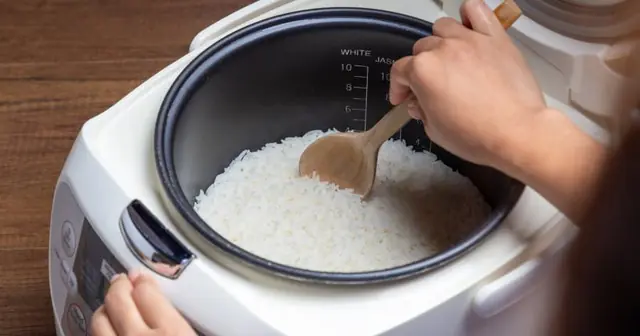 เพียงแค่ทำความสะอาด “จุดเล็กๆ” ของหม้อหุงข้าว ก็ช่วยลดค่าไฟได้ครึ่งหนึ่งในแต่ละเดือน