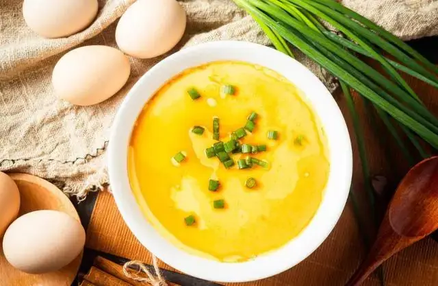 แพ.ทย์เตื.อน: การกินไข่ผิดวิธีอาจมีความเสี่.ยงมากกว่าที่คิด