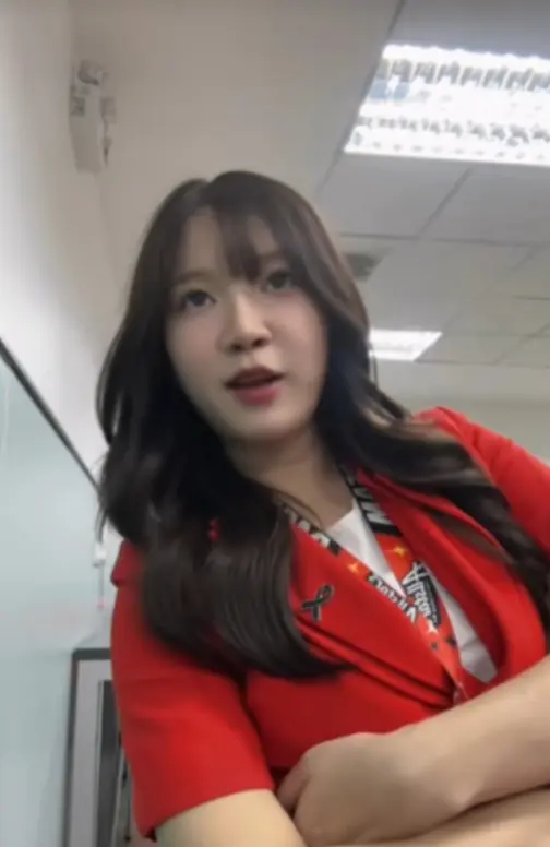 เปิดภาพ "น้องแอม" ลูกสาวตลก "ยาว ลูกหยี" สวยน่ารักทำงานสายการบินดัง