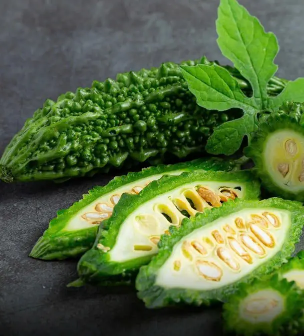 กินมะระทุกวันจะเกิดอะไรขึ้น? เปิดข้อดี-ข้อควรระวังที่หลายคนยังไม่รู้