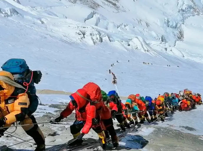 ฉาว ไกด์ลอบวางยา นักปีนเขาเอเวอเรสต์ หลอกเคลมประกัน กวาดเงินรวม 653 ล้าน