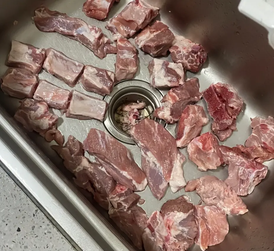 อย่าซื้อซี่โครงหมู 4 แบบนี้เด็ดขาด! ถูกแค่ไหนก็ห้าม — พนักงานซูเปอร์ฯ เตือนเอง รู้ช้าเสียดา