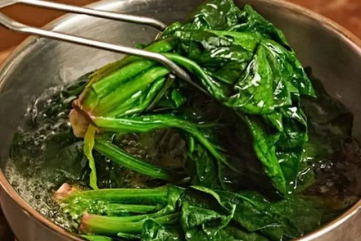 "ผักสกปรกที่สุด" ถูกจัดอันดับ 2 ปีซ้อน แท้จริงดีต่อระบบเลือดมาก แต่คนมักกินไม่ถูกวิธี!!