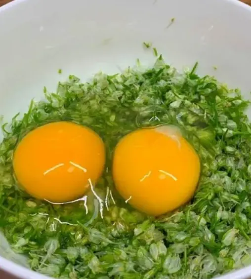 ดอกหอมผัดไข่ เมนูบ้านๆ ที่ซ่อนประโยชน์มหาศาล บำรุงสายตาและลดไขมัน