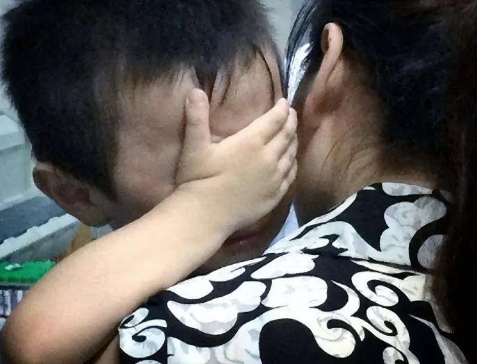 ลูก 7 ขวบ ชวนเพื่อนทั้งชั้นมาวันเกิด แต่ไม่มีใครมา แม่รู้เหตุผลปวดใจ ถึงกับพาย้ายโรงเรียน