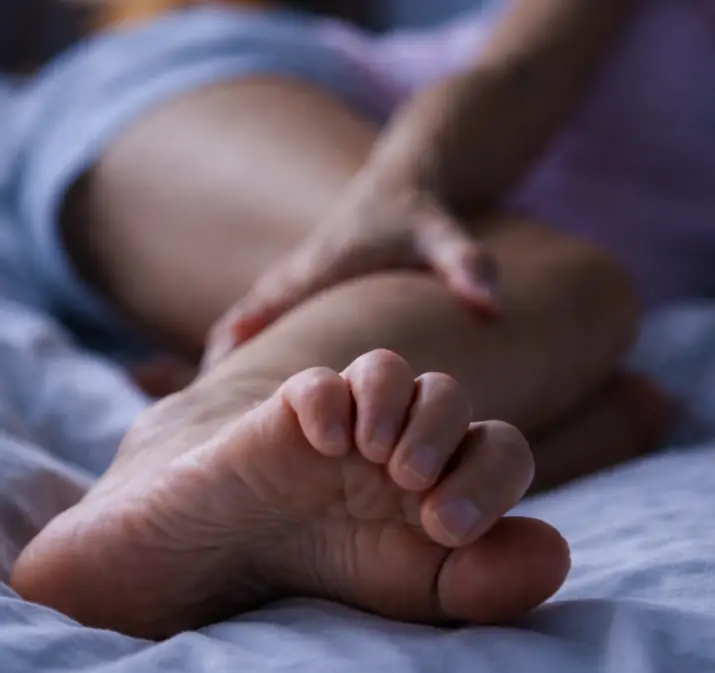 หากคุณมีอาการตะคริวที่ขาในตอนกลางคืนนั่นหมายความว่าขาของคุณกำลัง…