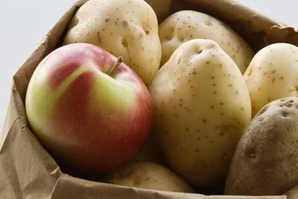 ใส่แอปเปิลลงในตะกร้ามันฝรั่ง ล้างสตรอว์เบอร์รี่ด้วยน้ำส้มสายชู: รวมเคล็ดลับดีๆ ที่ทุกคน